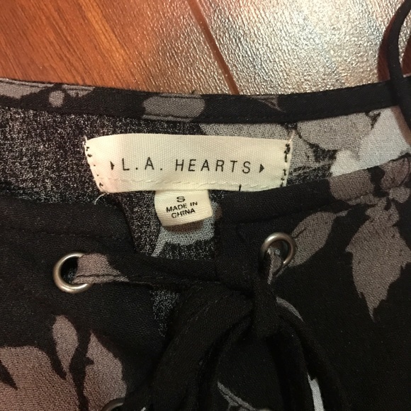 LACE UP FLORAL BLACK SHIRT - Picture 3 of 3